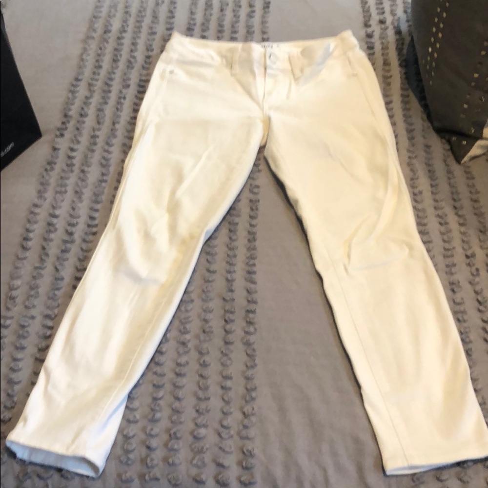 White ankle skinny jeans